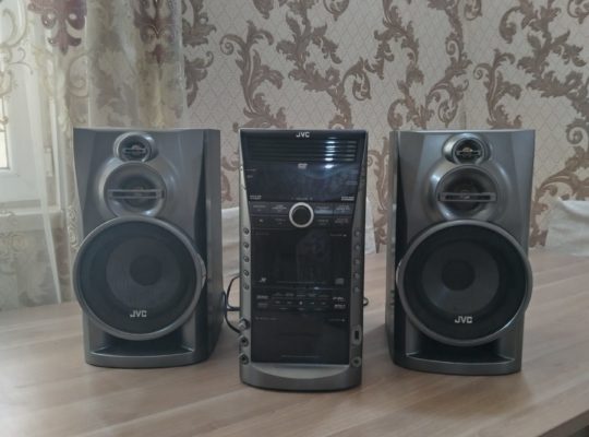 JVC markalı musiqi mərkəzi