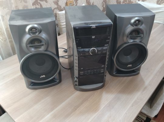 JVC markalı musiqi mərkəzi